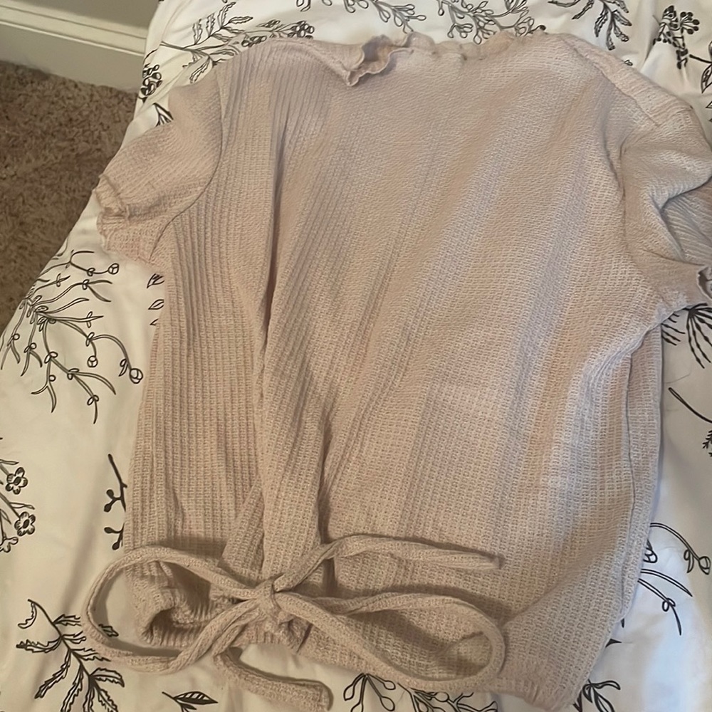 top with cinched sleeves and neckline with adjustable waist tie